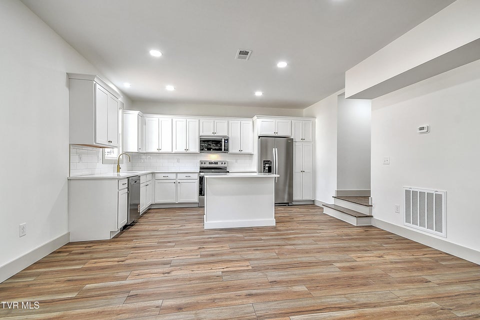 Photo #6: 505 Hickory Tree Pvt Drive