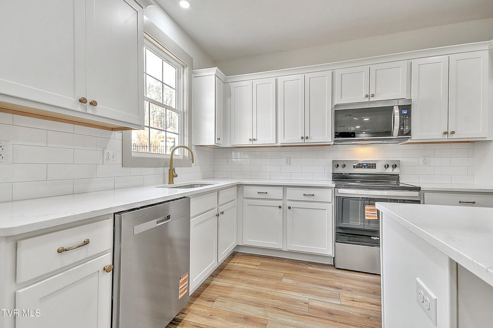 Photo #10: 505 Hickory Tree Pvt Drive