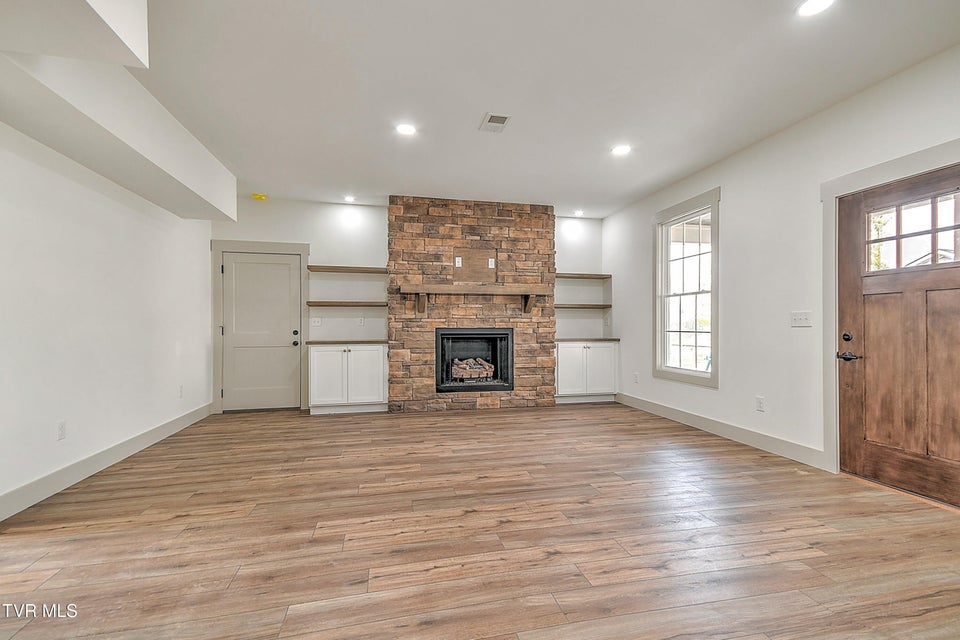 Photo #5: 505 Hickory Tree Pvt Drive