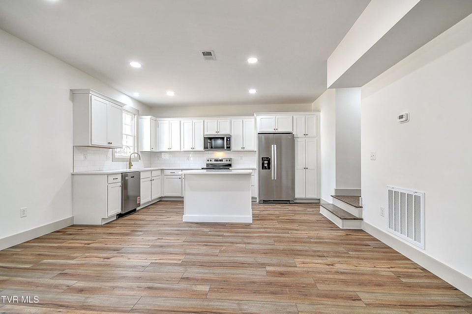 Photo #9: 505 Hickory Tree Pvt Drive