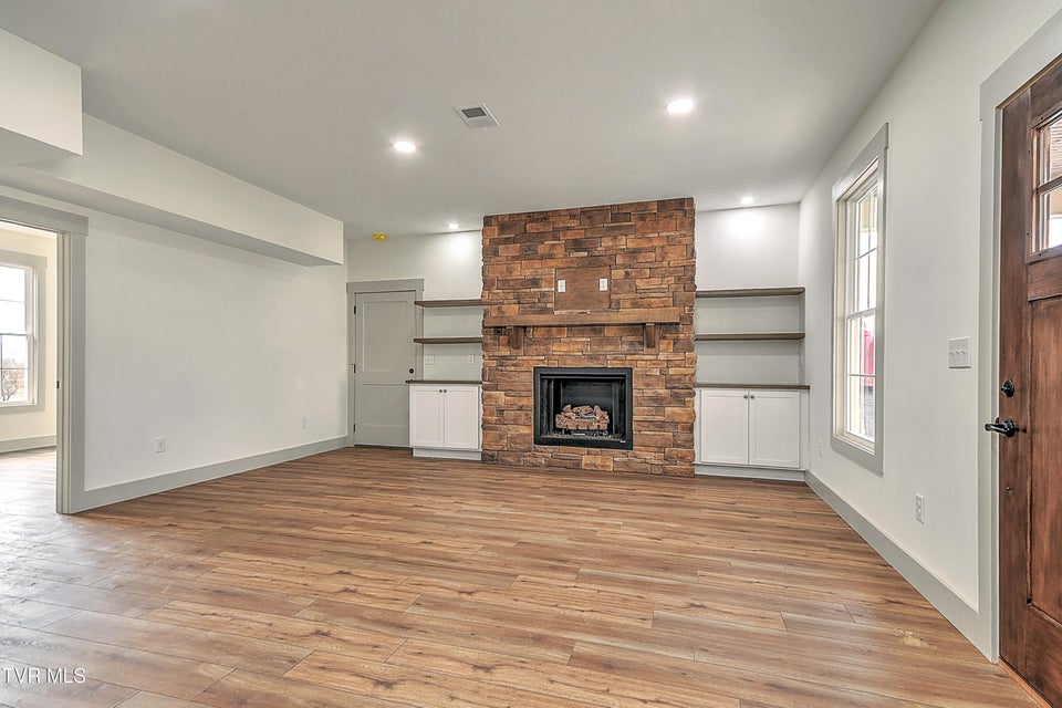 Photo #3: 505 Hickory Tree Pvt Drive