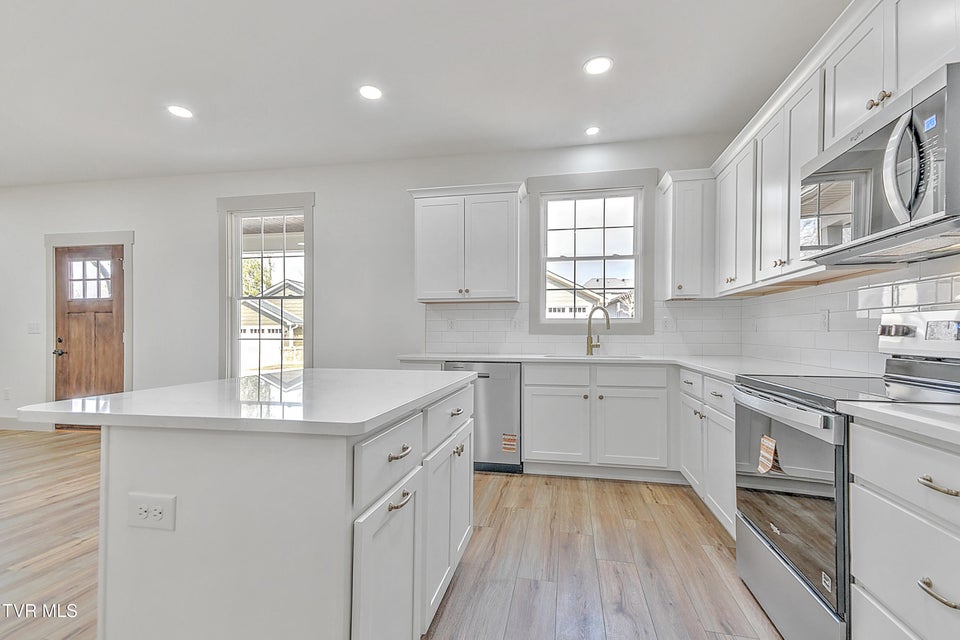 Photo #12: 505 Hickory Tree Pvt Drive