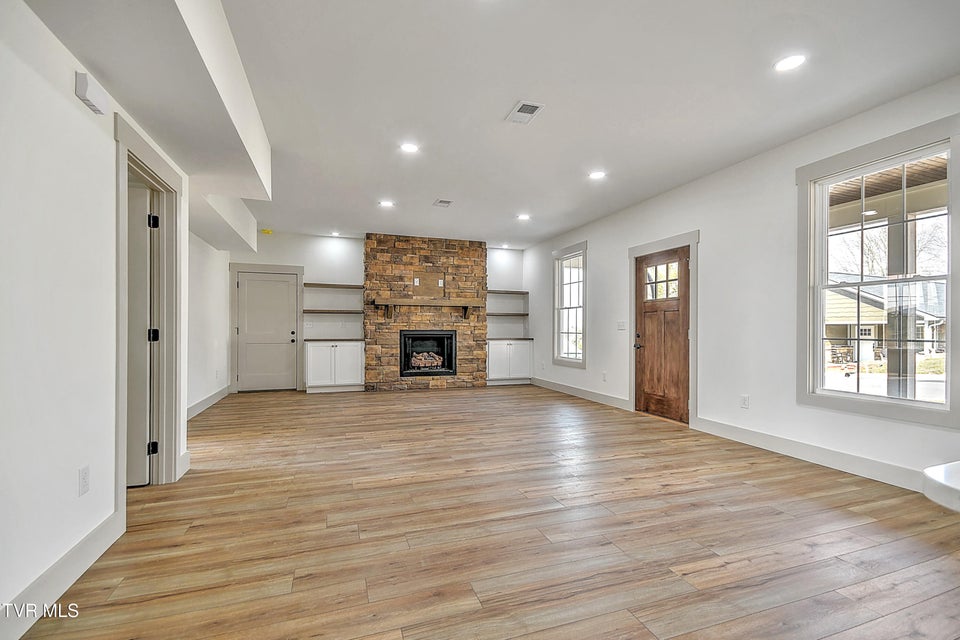 Photo #4: 505 Hickory Tree Pvt Drive