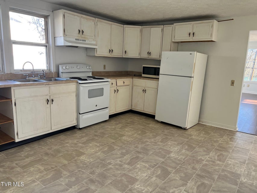 Photo #5: 309 Watterson Street