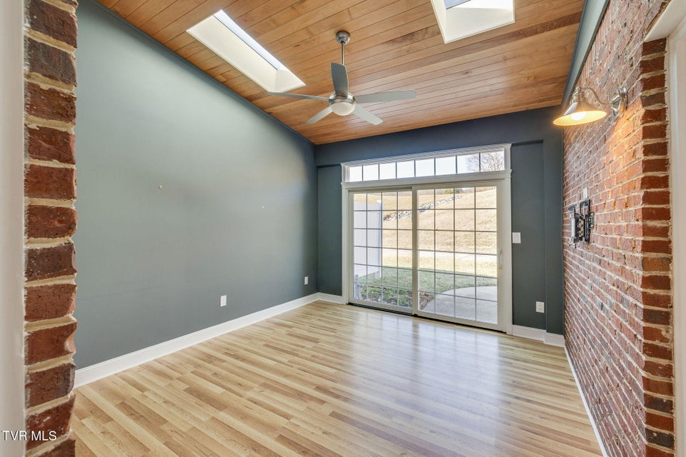 Photo #32: 1148 Bellingham Drive