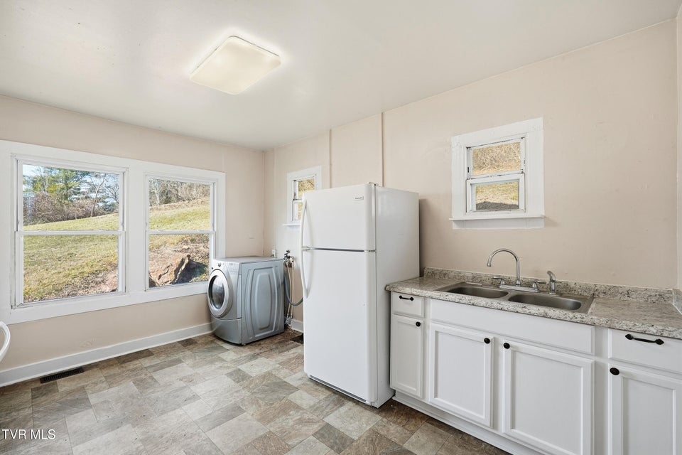 Photo #15: 454 Fincastle Road