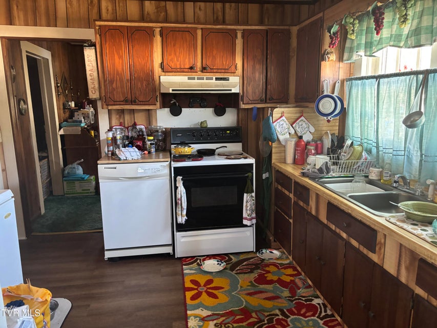 Photo #3: 219 Oak Street