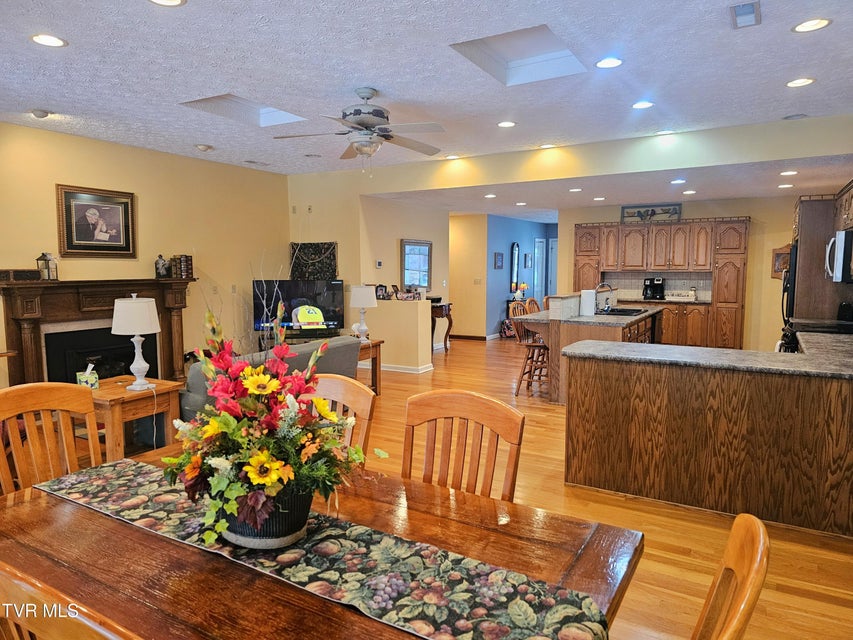 Photo #18: 305 Apple Drive