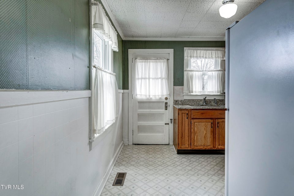 Photo #8: 511 Highland Avenue