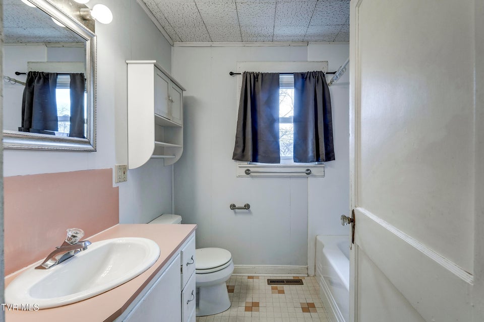 Photo #13: 511 Highland Avenue