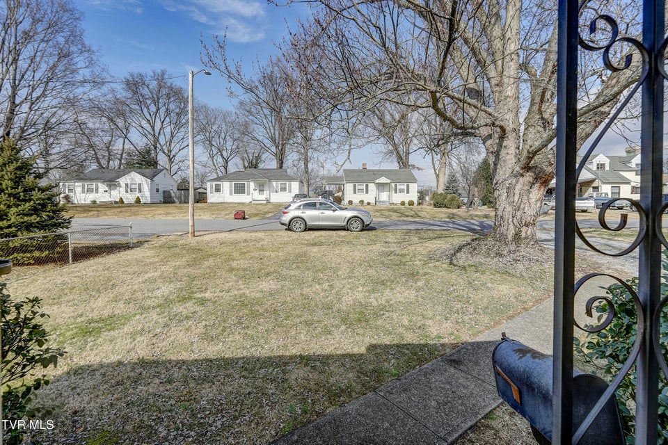 Photo #31: 511 Highland Avenue