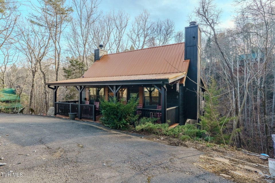 Photo #2: 1712 Lake View Circle