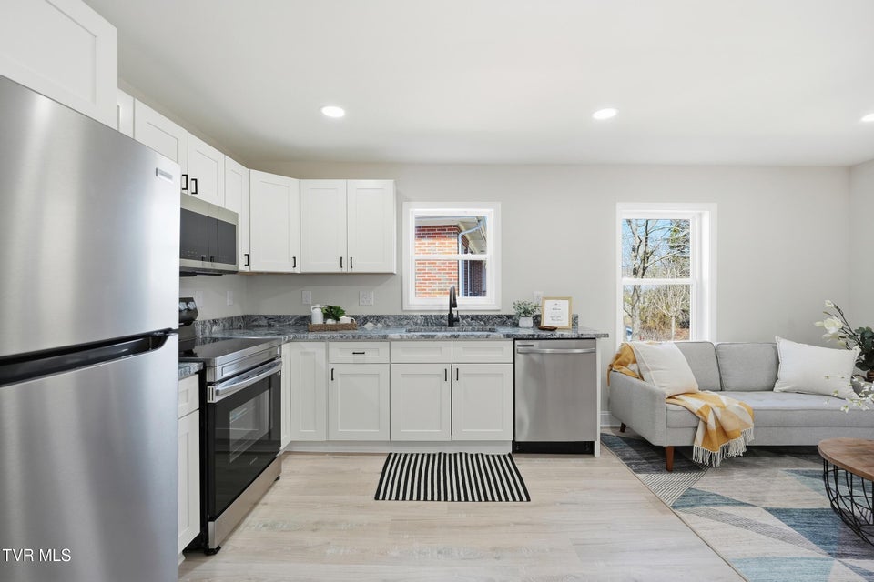 Photo #37: 145 New Street