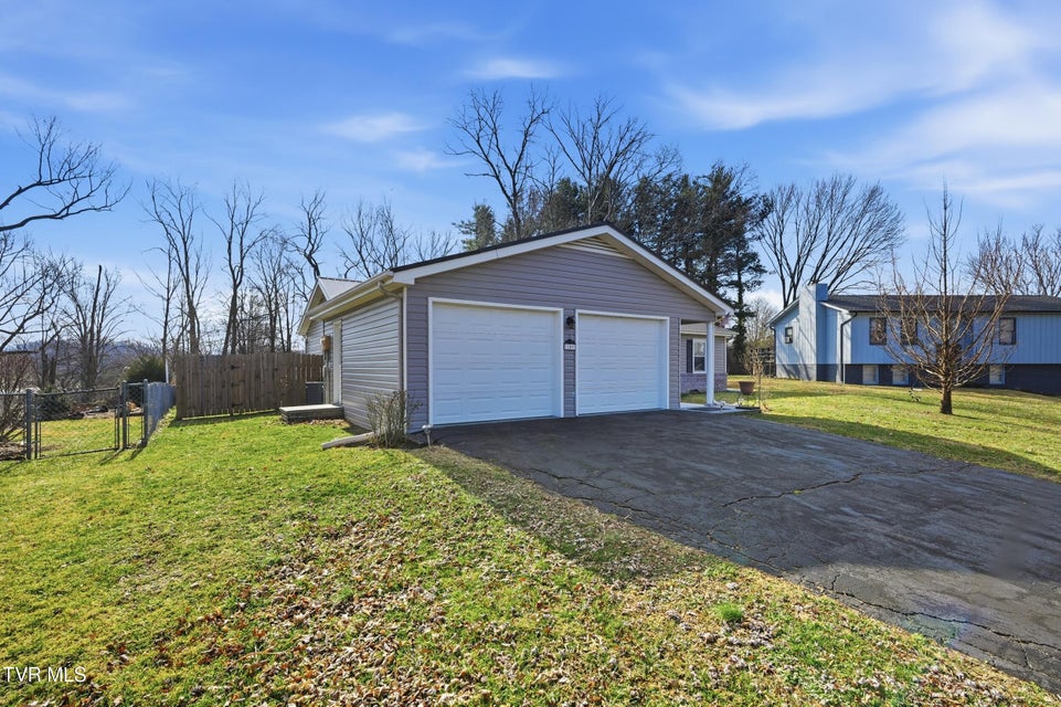 Photo #4: 109 Canterbury Lane