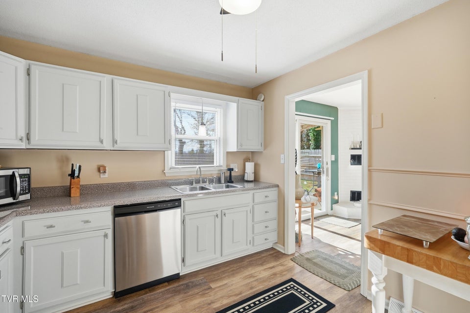 Photo #12: 109 Canterbury Lane