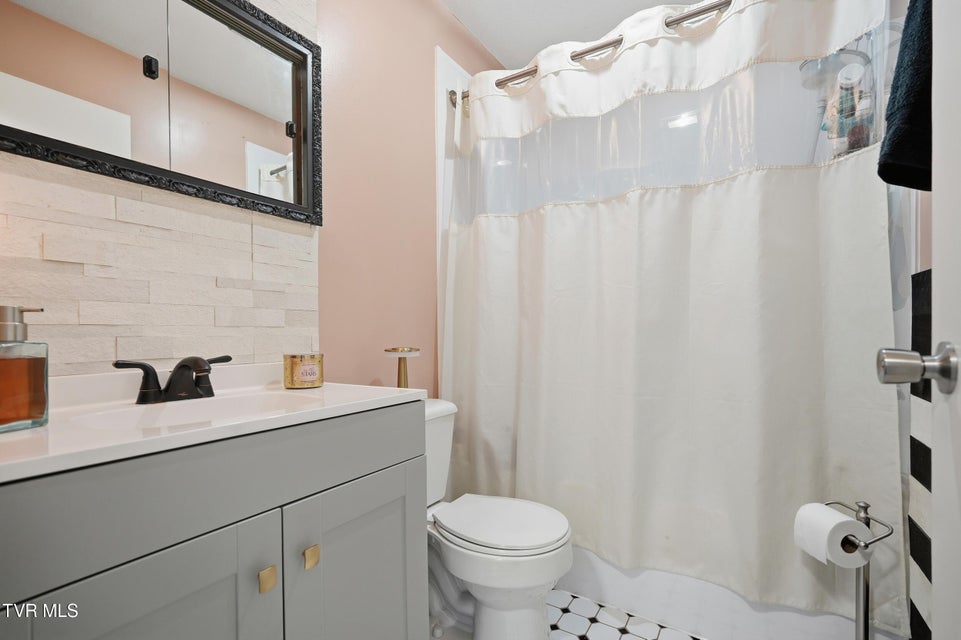 Photo #24: 109 Canterbury Lane