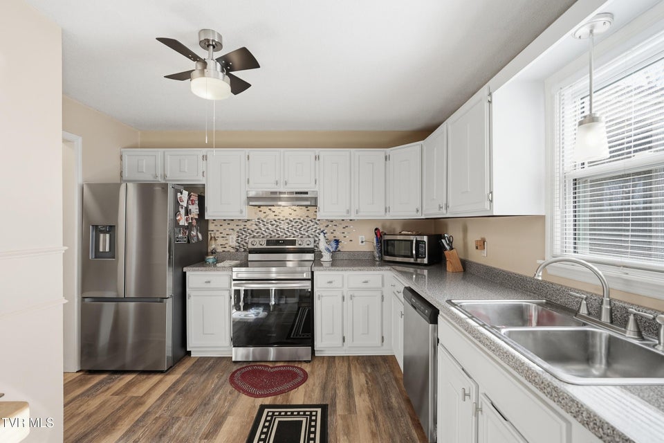 Photo #9: 109 Canterbury Lane