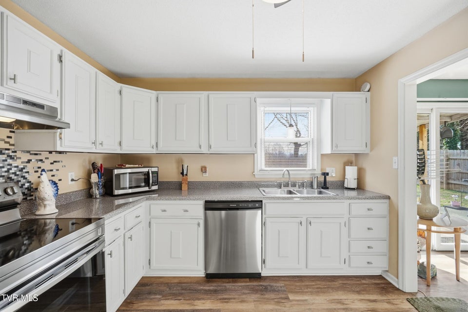 Photo #11: 109 Canterbury Lane