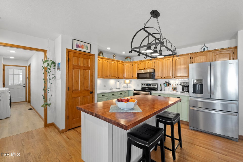 Photo #3: 105 Maple Crest