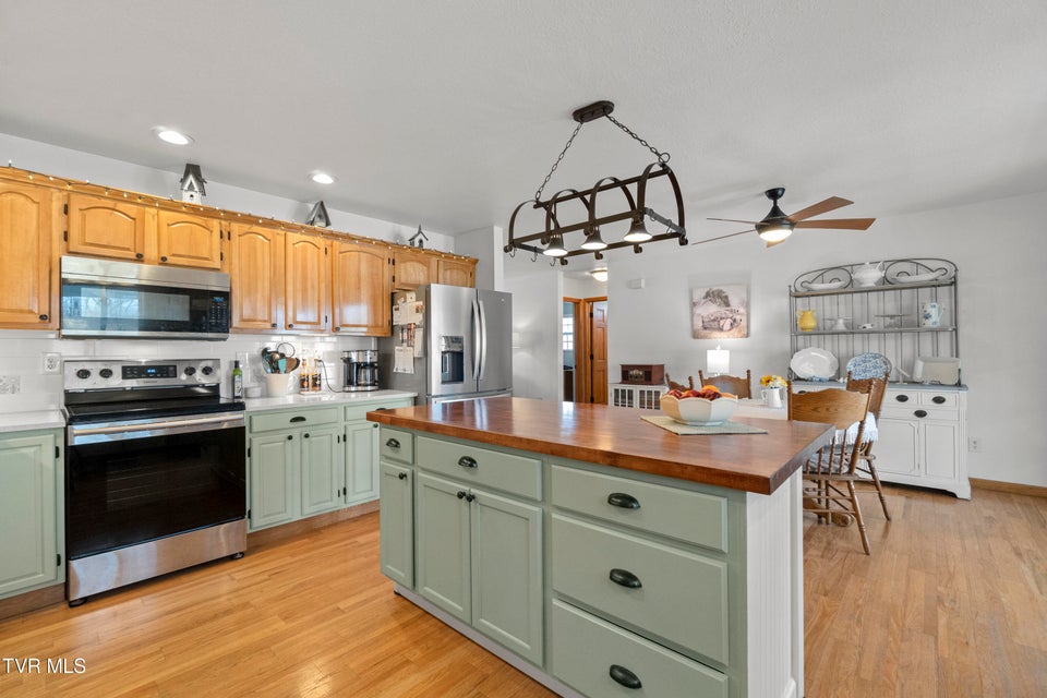 Photo #4: 105 Maple Crest