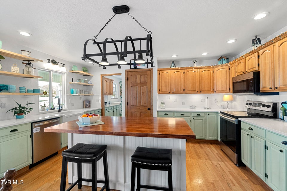 Photo #6: 105 Maple Crest