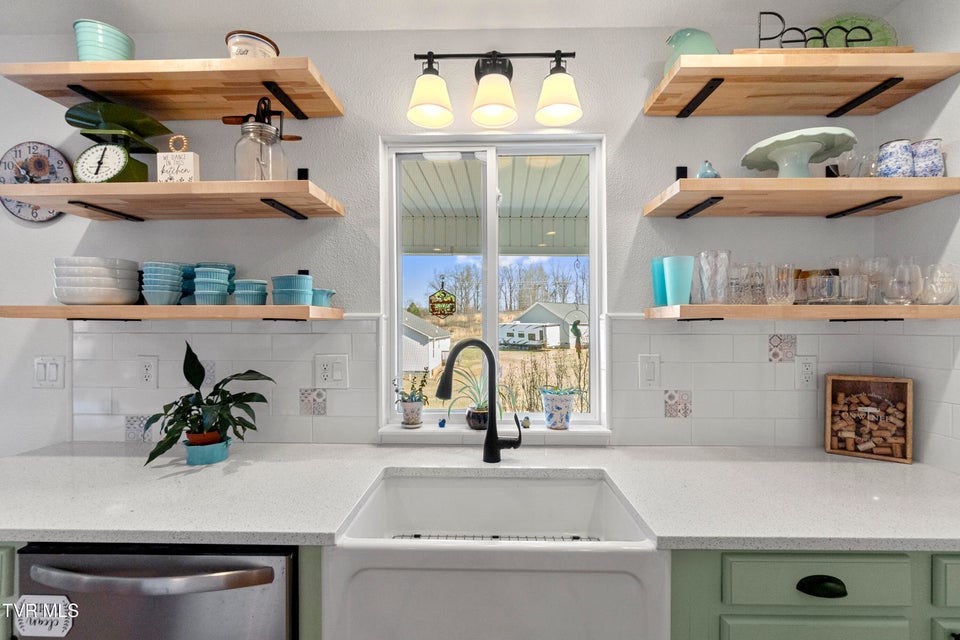 Photo #7: 105 Maple Crest