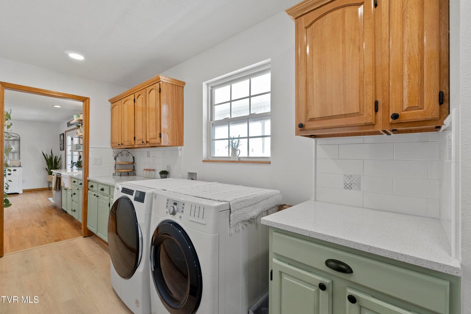 Photo #16: 105 Maple Crest