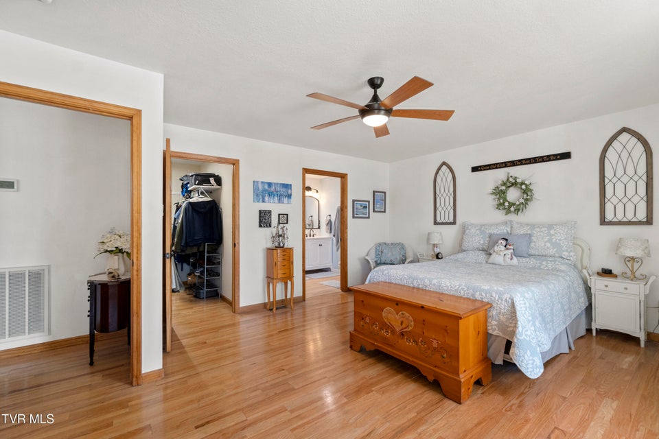 Photo #18: 105 Maple Crest