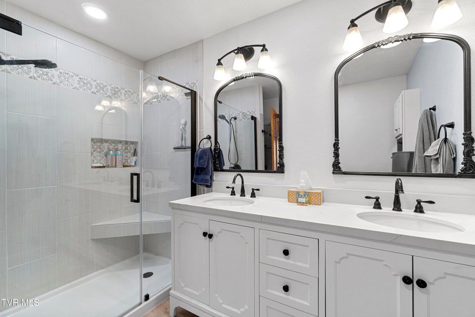 Photo #21: 105 Maple Crest