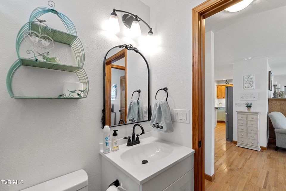 Photo #28: 105 Maple Crest