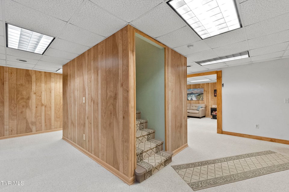 Photo #31: 105 Maple Crest