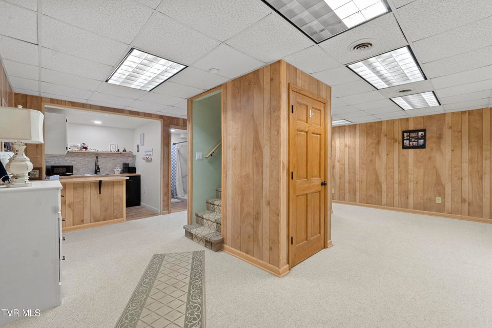 Photo #32: 105 Maple Crest