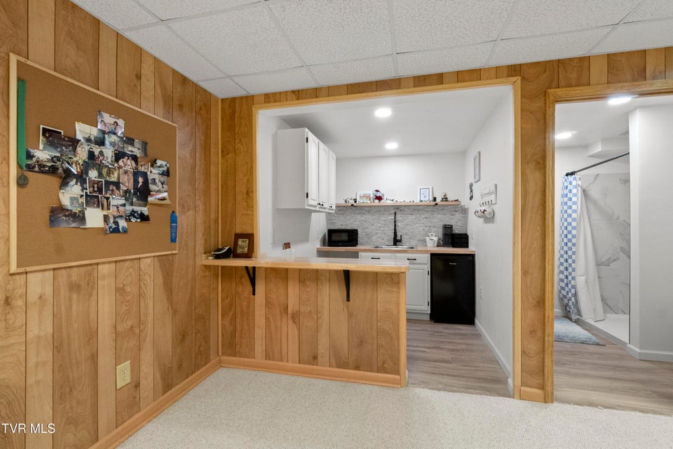 Photo #33: 105 Maple Crest