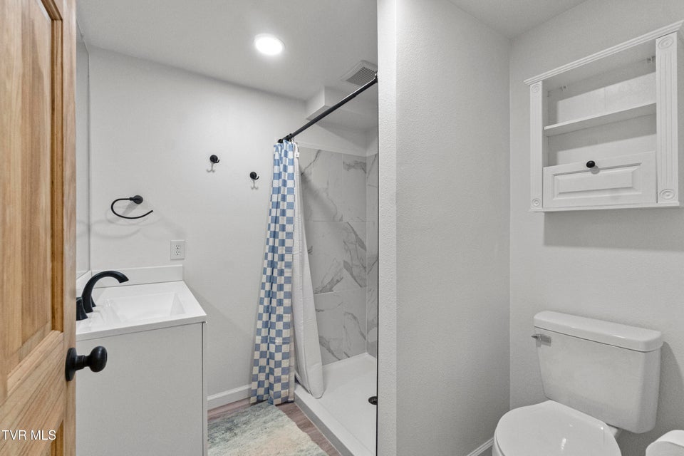 Photo #40: 105 Maple Crest