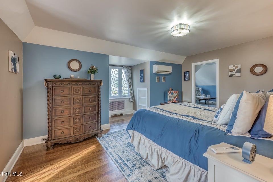 Photo #38: 1245 Watauga Street