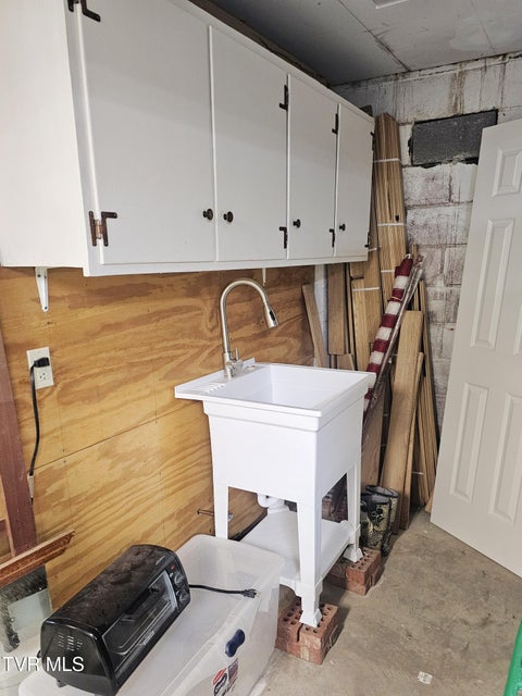 Photo #80: 305 Apple Drive