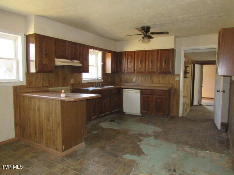 Photo #5: 301 Rose Hill Drive