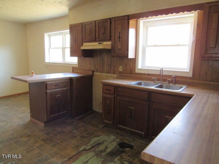 Photo #9: 301 Rose Hill Drive