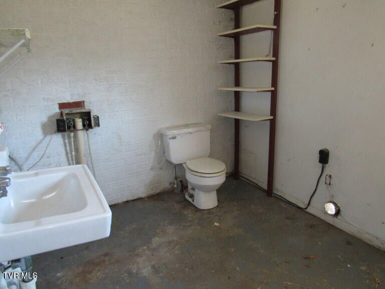 Photo #21: 301 Rose Hill Drive