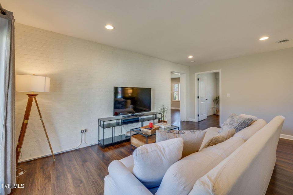 Photo #16: 707 Woodhaven Drive