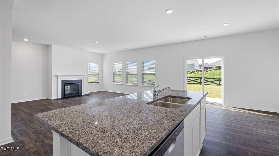 Photo #5: 543 Fieldcrest Road 