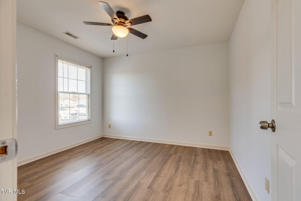 Photo #17: 1529 Pine Cone Cir Circle