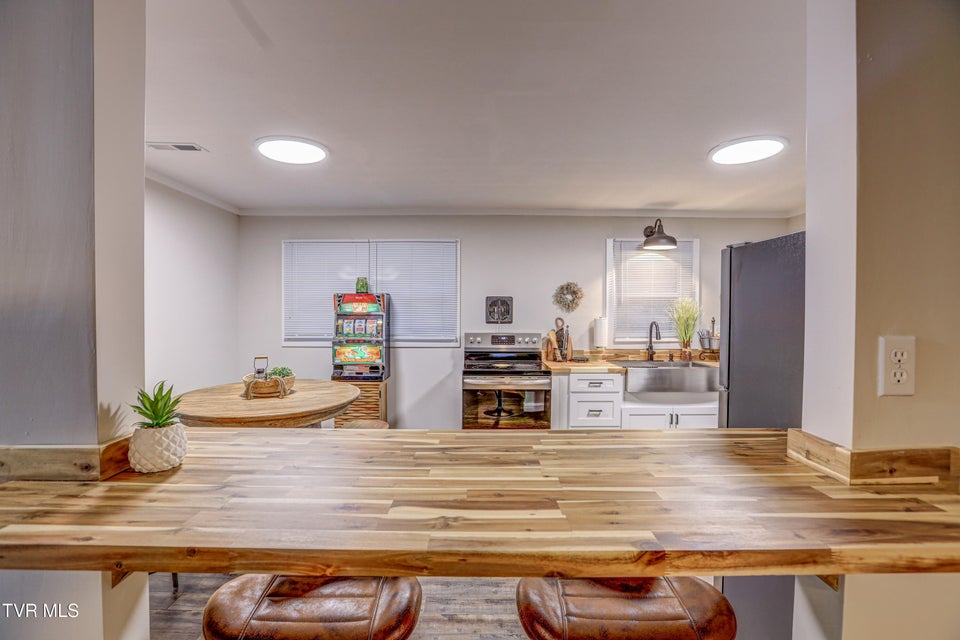 Photo #10: 2133 Veda Drive