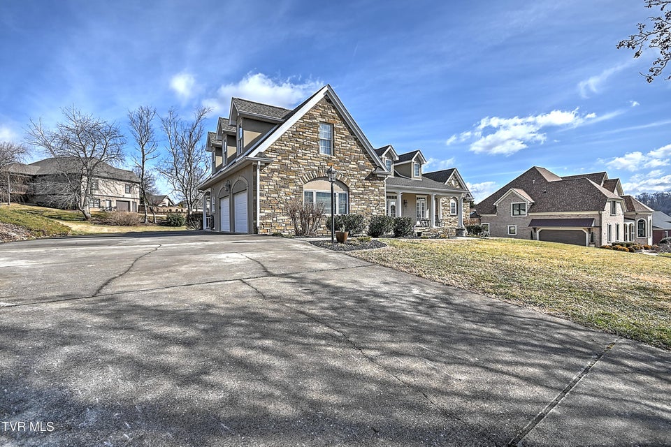 Photo #6: 204 Strawberry Field Drive