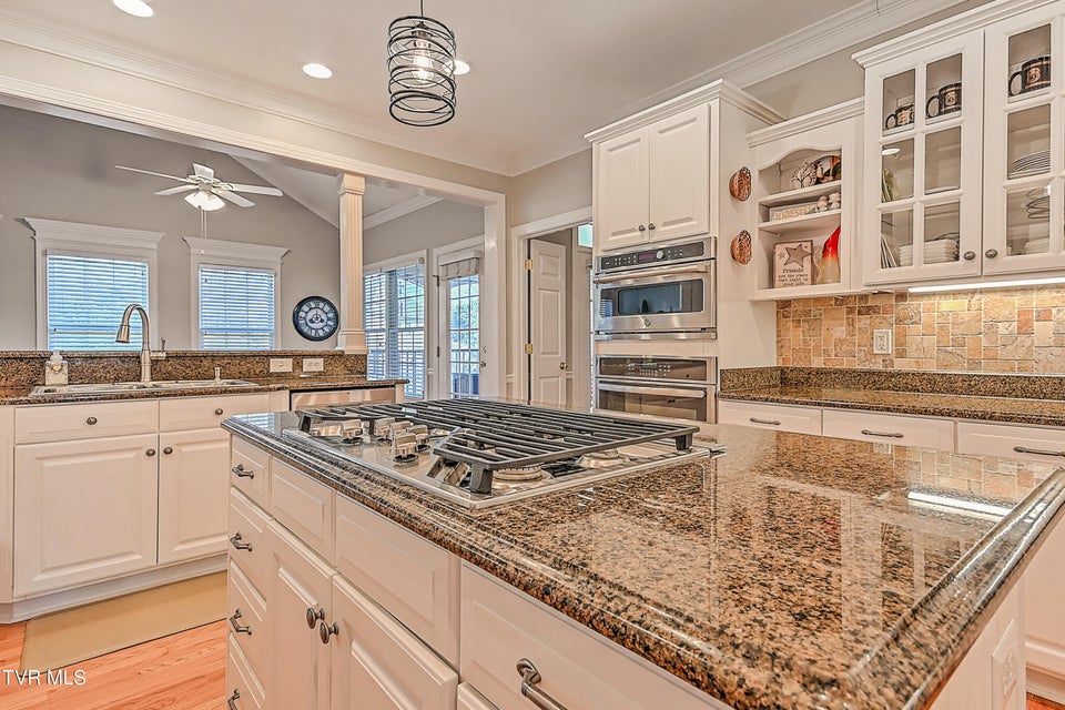 Photo #40: 204 Strawberry Field Drive