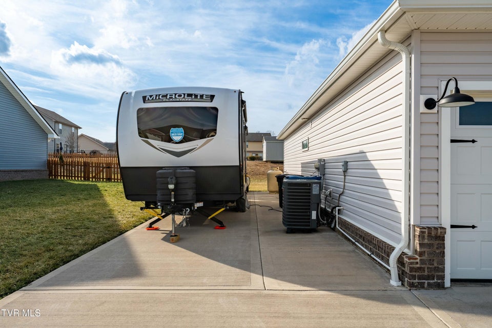 Photo #33: 1914 Meadow Creel Lane