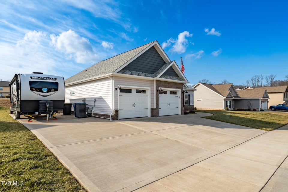 Photo #32: 1914 Meadow Creel Lane