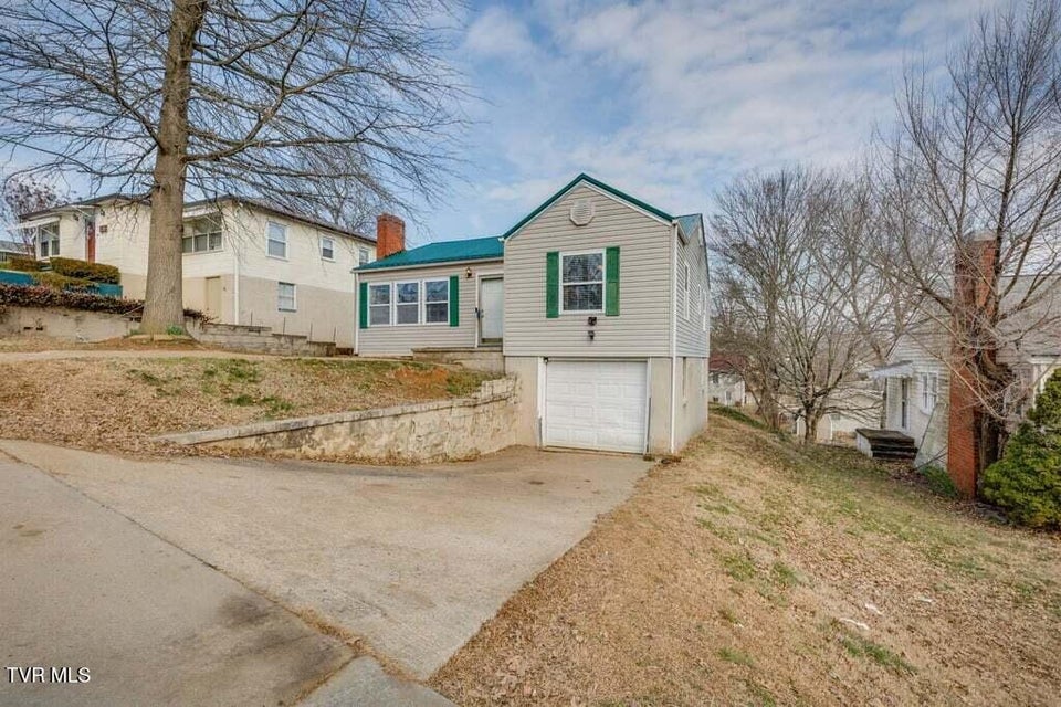 Photo #2: 529 Fulton Ave Avenue