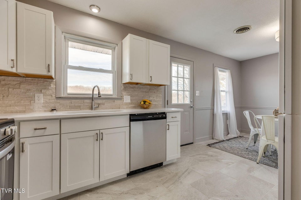 Photo #9: 411 Skyland Drive