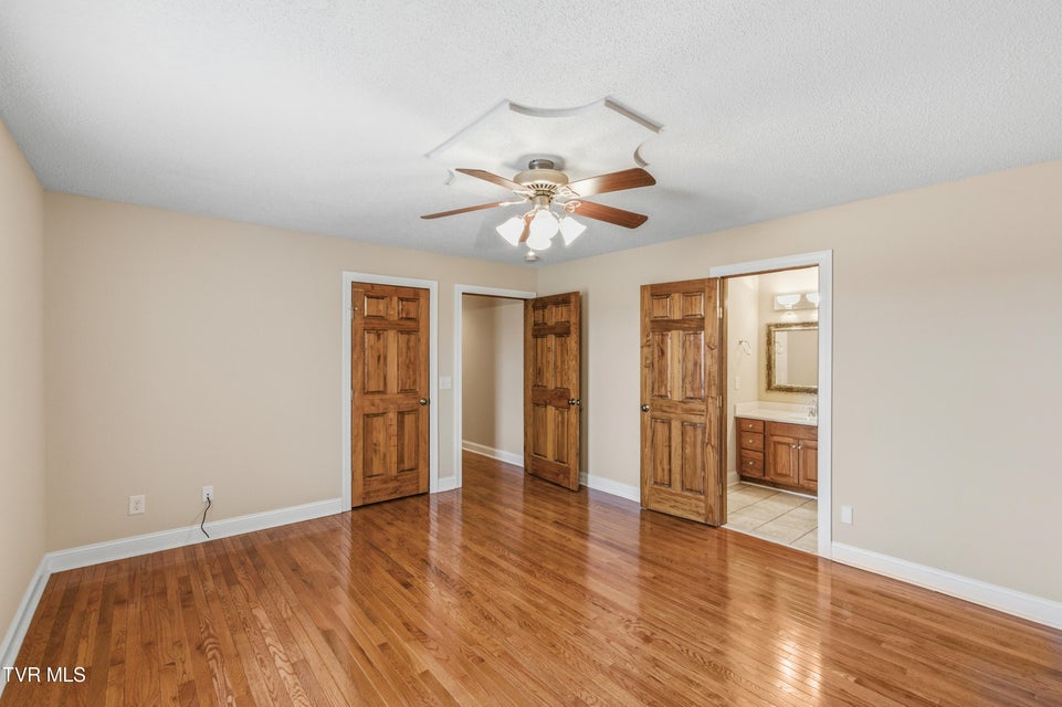 Photo #37: 117 Canterbury Place